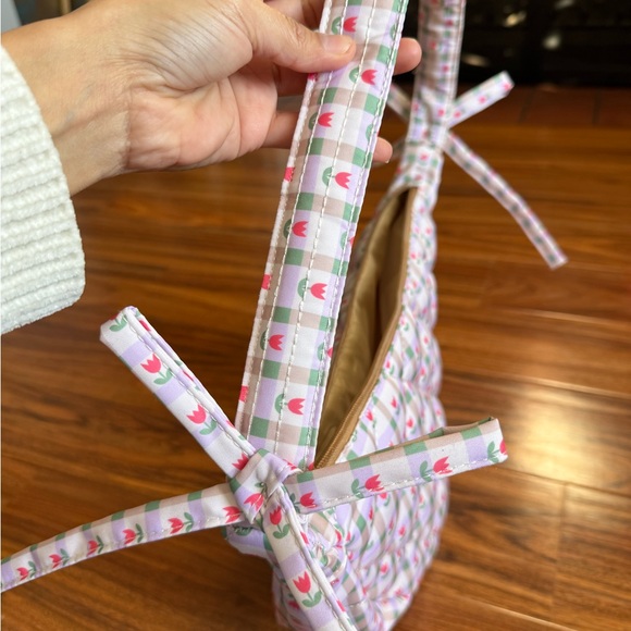 Quilted Tulio Crescent bag - Picture 6 of 8